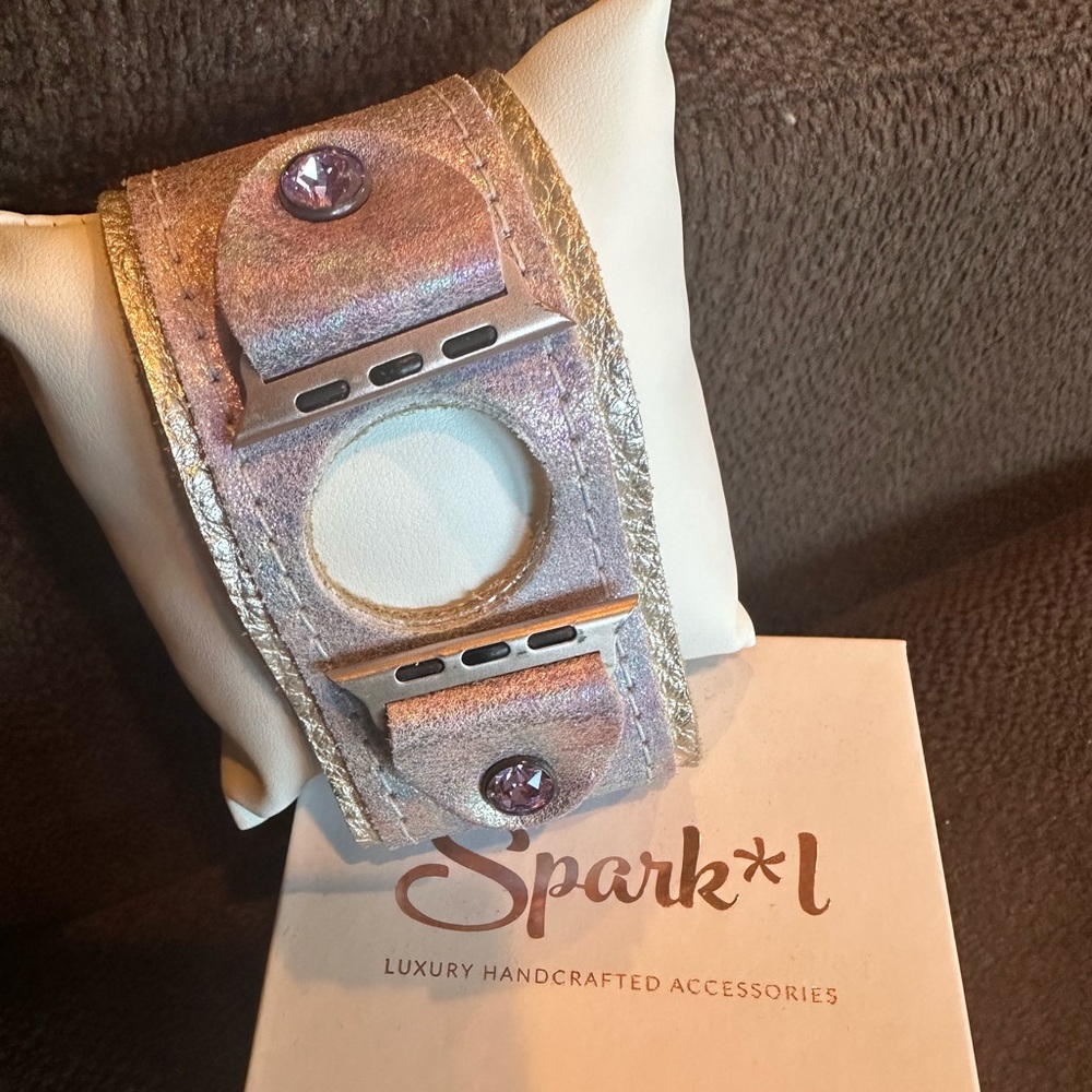 SPARK*L Luxe Perla cuff Apple Watch cuff band